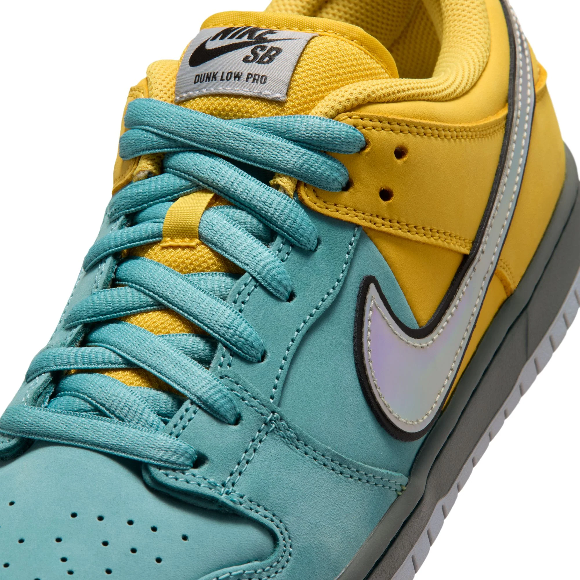 Nike SB Mens Dunk Low Pro Shoes - Image 4