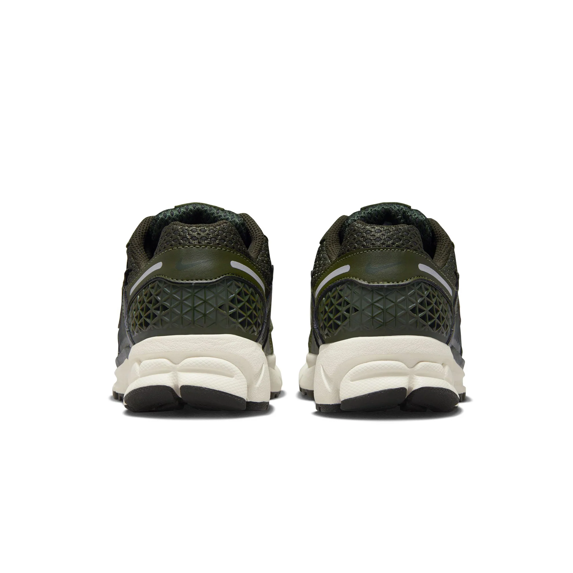 Nike Womens Zoom Vomero 5 Shoes - Image 3